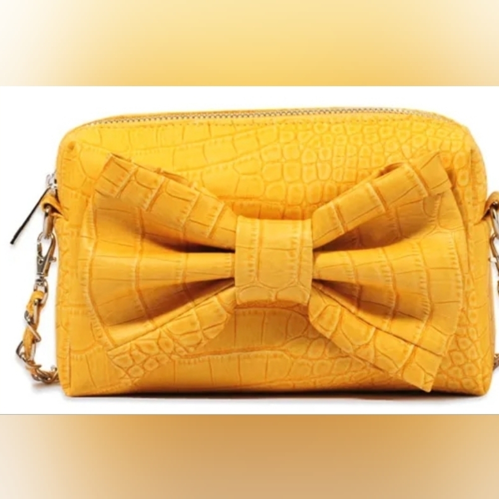 Crossbody chain purse w/ yellow bow snakeskin